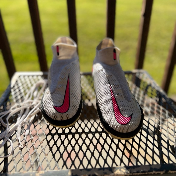 -Great condition 
-Anti-Clog traction 
-Don’t have the box
-Used 3-5 times - Picture 2 of 10